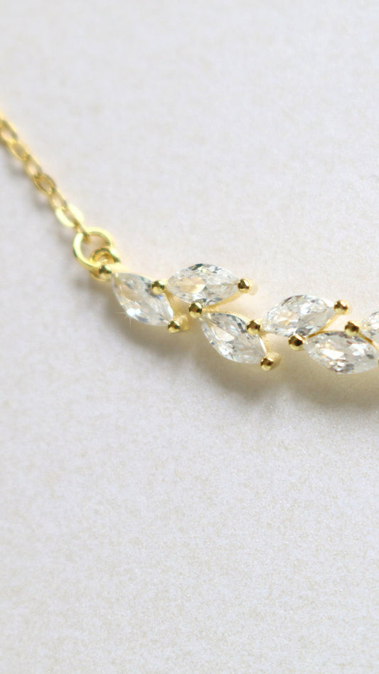 Bridesmaids Bracelet | Dainty Bracelet | Crystal Bracelet | Delicate Leaf Bracelet | Wedding Bracelet | Bridesmaid Gift | Bride Bracelet