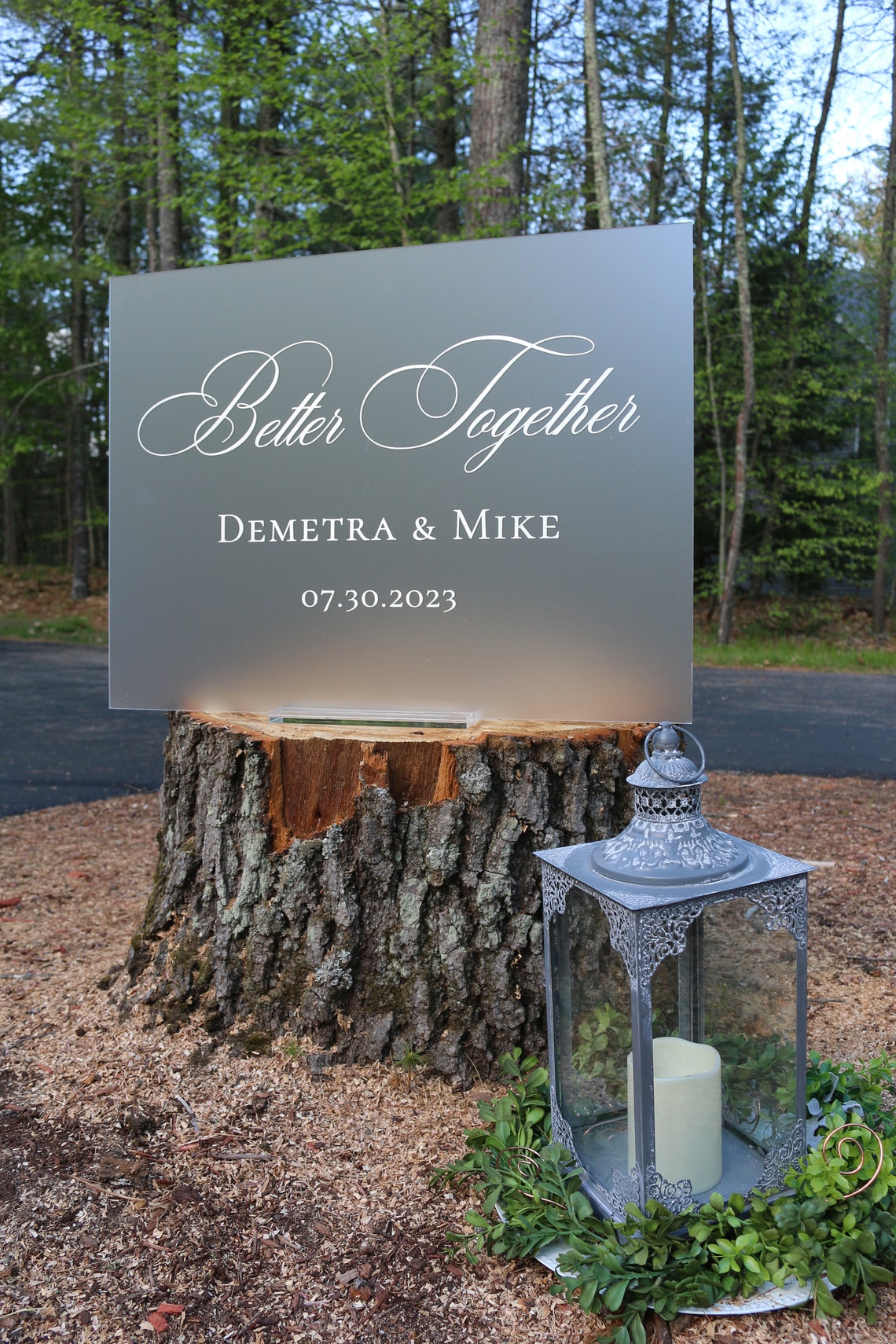 Acrylic event welcome sign. Customizable designs, fonts and dates for weddings, birthdays, bridal/baby showers, retirements or any other event you wish to celebrate. Place this sign at the entrance of your event to welcome your guests in style and simplicity. thequinnandcompany. www.thequinnandcompany.com.