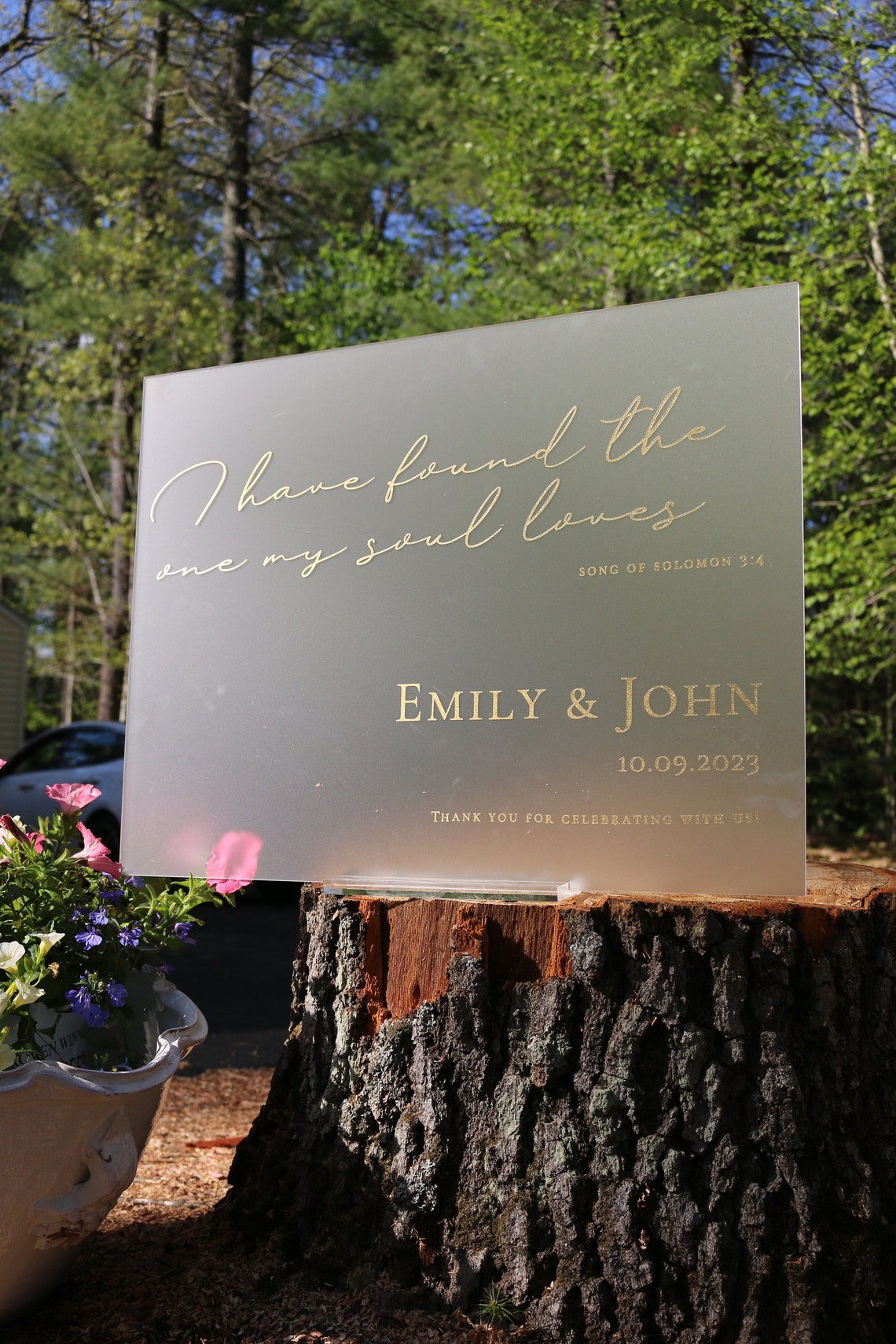Acrylic event welcome sign. Customizable designs, fonts and dates for weddings, birthdays, bridal/baby showers, retirements or any other event you wish to celebrate. Place this sign at the entrance of your event to welcome your guests in style and simplicity. thequinnandcompany. www.thequinnandcompany.com.