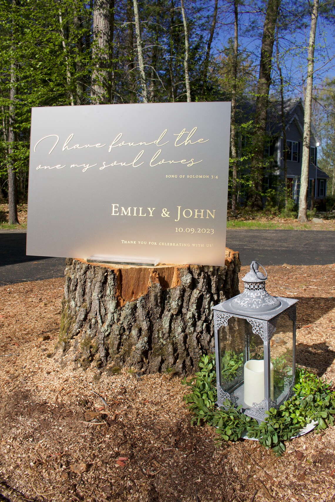 Acrylic event welcome sign. Customizable designs, fonts and dates for weddings, birthdays, bridal/baby showers, retirements or any other event you wish to celebrate. Place this sign at the entrance of your event to welcome your guests in style and simplicity. thequinnandcompany. www.thequinnandcompany.com.
